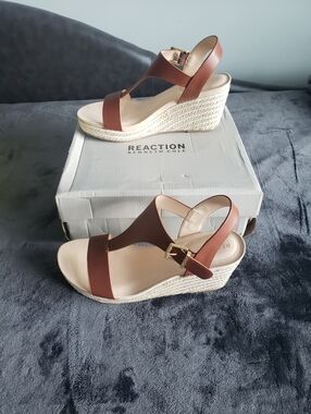 NWT Reaction Kenneth Cole Tan Brown Wedge Sandals with Espadrille Sole